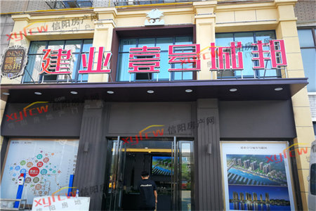 河畔豪庭3室2厅1卫112m2精装修